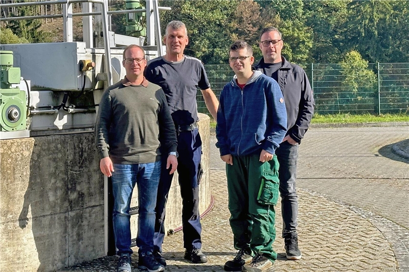 Foto mit Torsten Steffgen, Frank Jäger, Jan Wallebohr und Rainer Lorenz im Abwasserwerk Ulmen