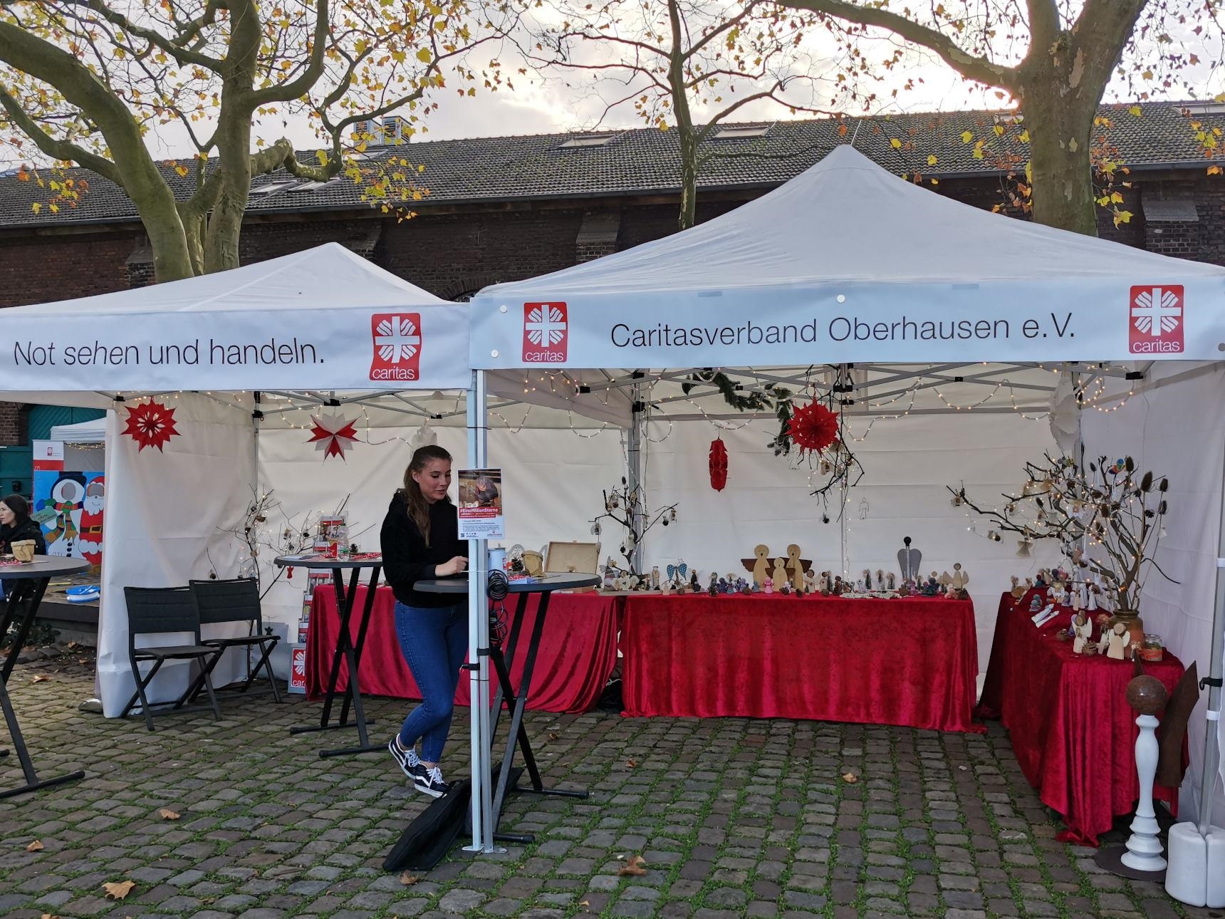 Stand der Caritas Oberhausen auf den Novemberlichtern 2022 