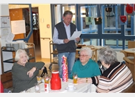 Adalbert Schötz unterhält die Senioren mit interessanten Geschichten