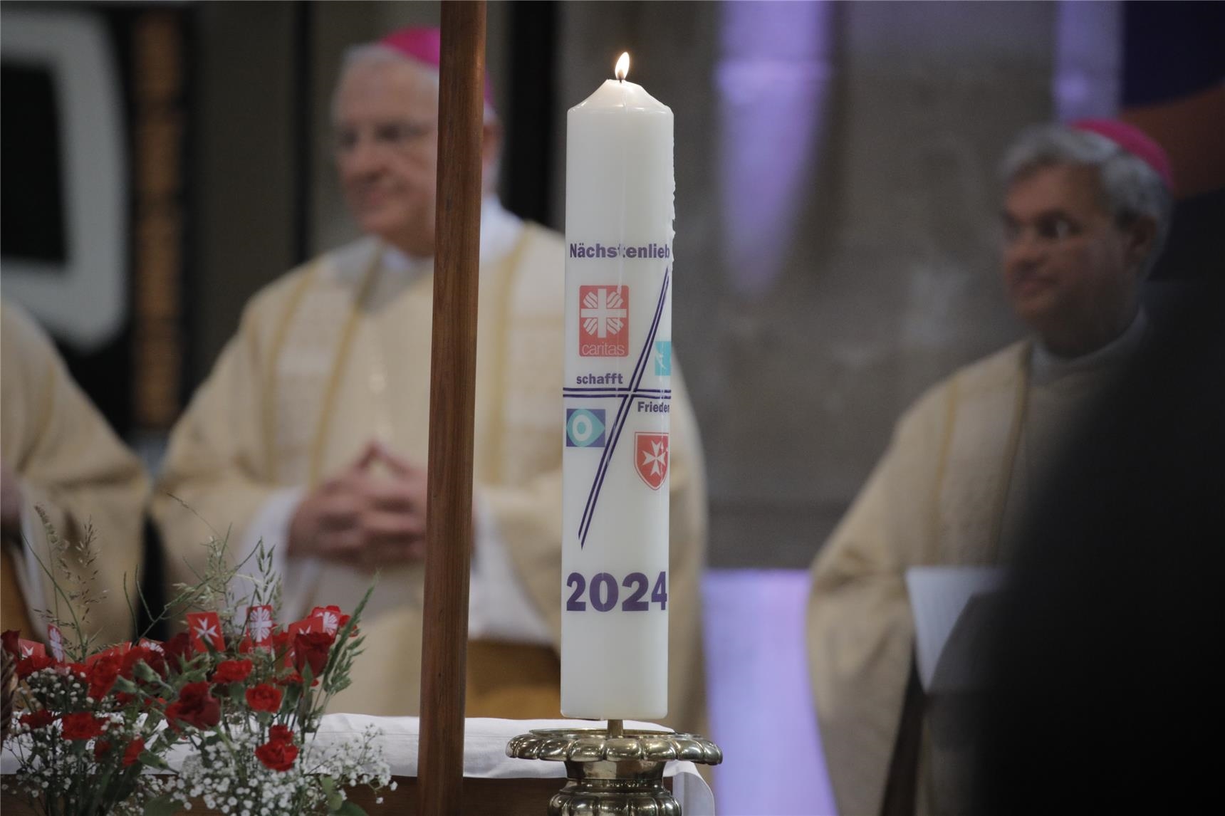 Festgottesdienst Caritas/Malteser Altarkerze (Ralf Gerard)