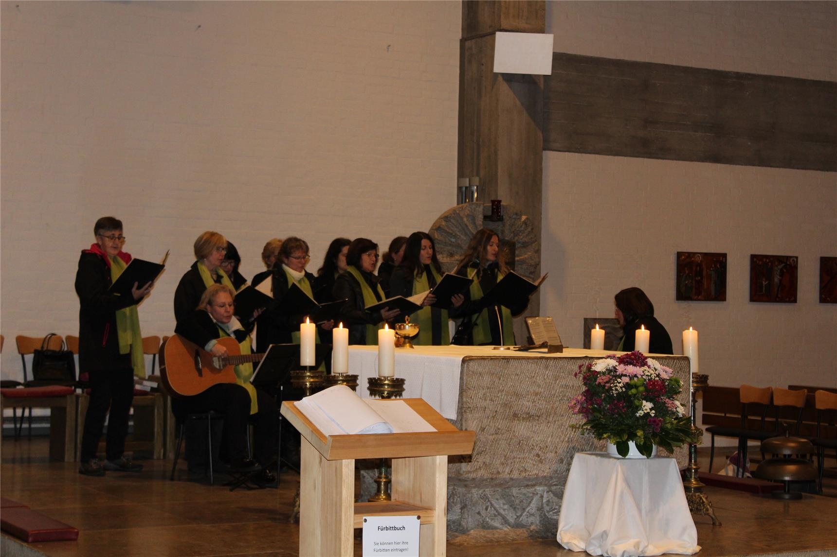 Der Chor Fidelis umrahmte den Gottesdienst feierlich 