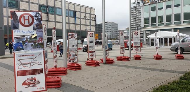 10 Bushaltestellen Schilder von Städten wie: Worms, Konstanz oder Kelsterbach. 