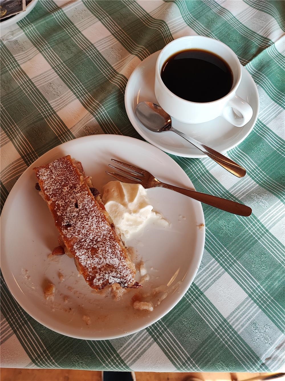 Auch der Apfelstrudel vom Kuchenbüffet war sehr lecker 