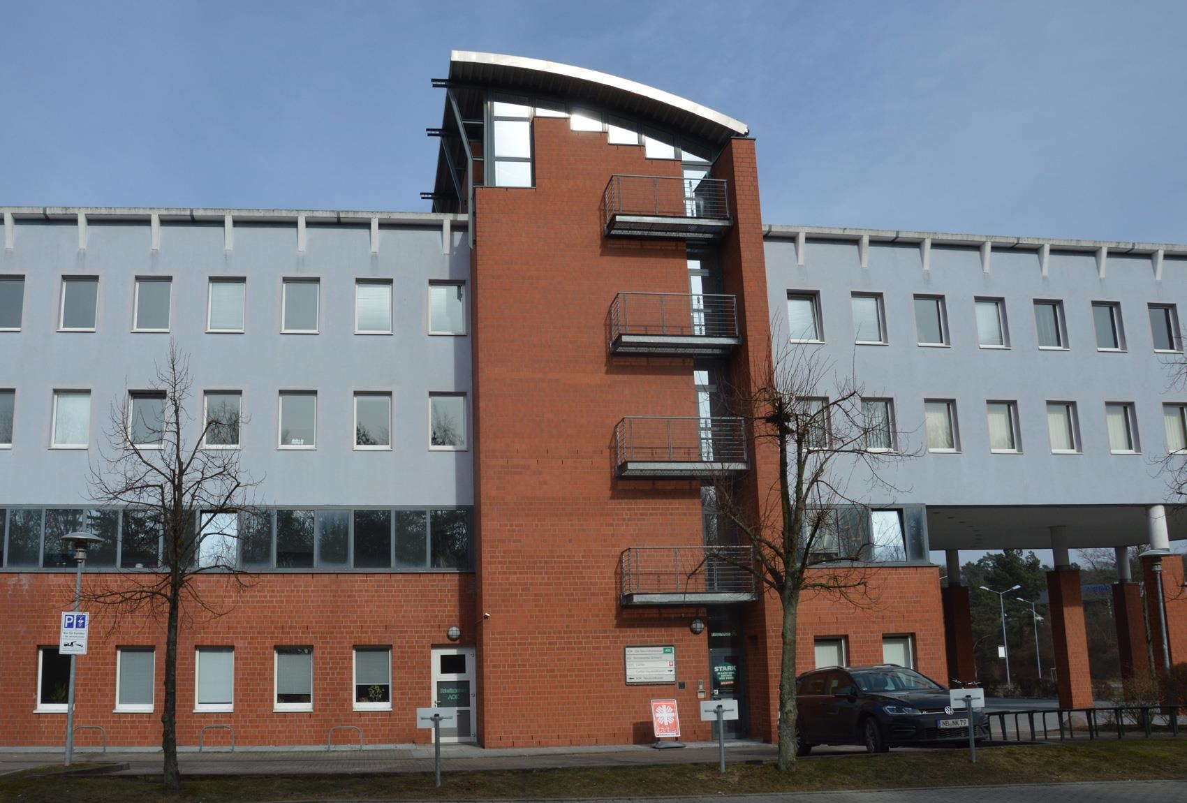 Außenansicht des Gebäudes mit der Zentrale der Caritas in Schwerin