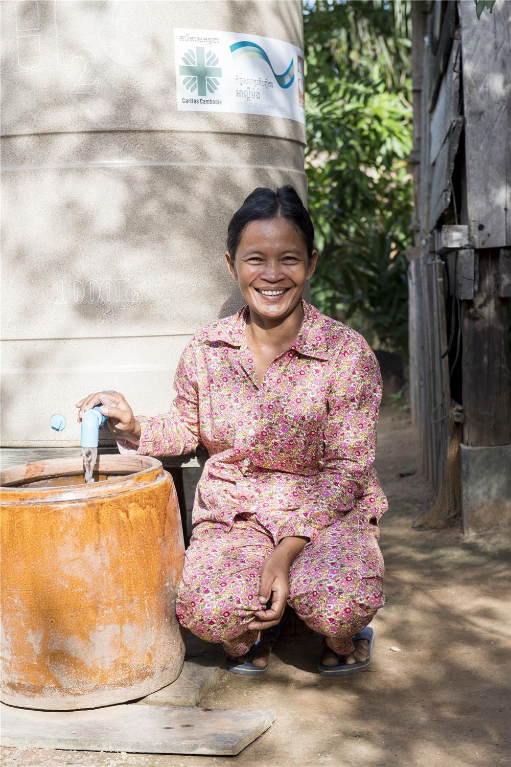 Dorfbewohnerin Kambodscha Wasserquelle  (Foto: Bente Stachowske)