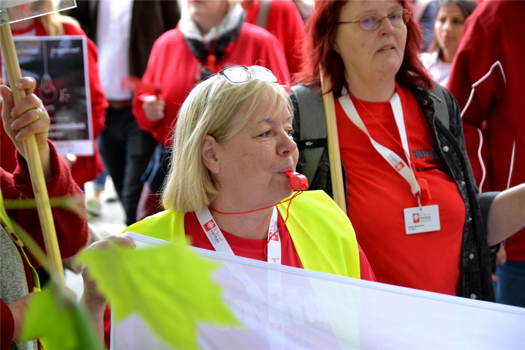 Demonstration vor dem LWL (Miriam Konietzny / Caritasverband für das Erzbistum Paderborn e. V.)