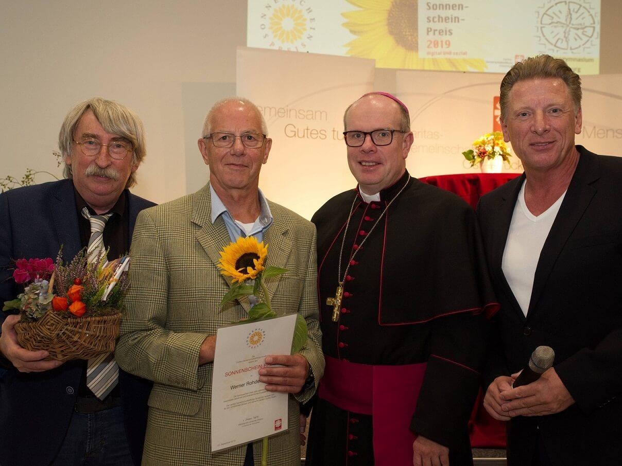 Werner Rohdenburg mit Gerrit Schulte, Weihbischof Johannes Wübbe und Ludger Abeln 