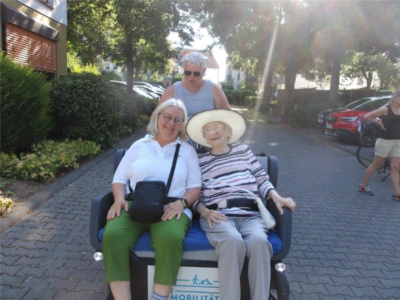 Rikscha-Fahren im Haus St. Hildegard