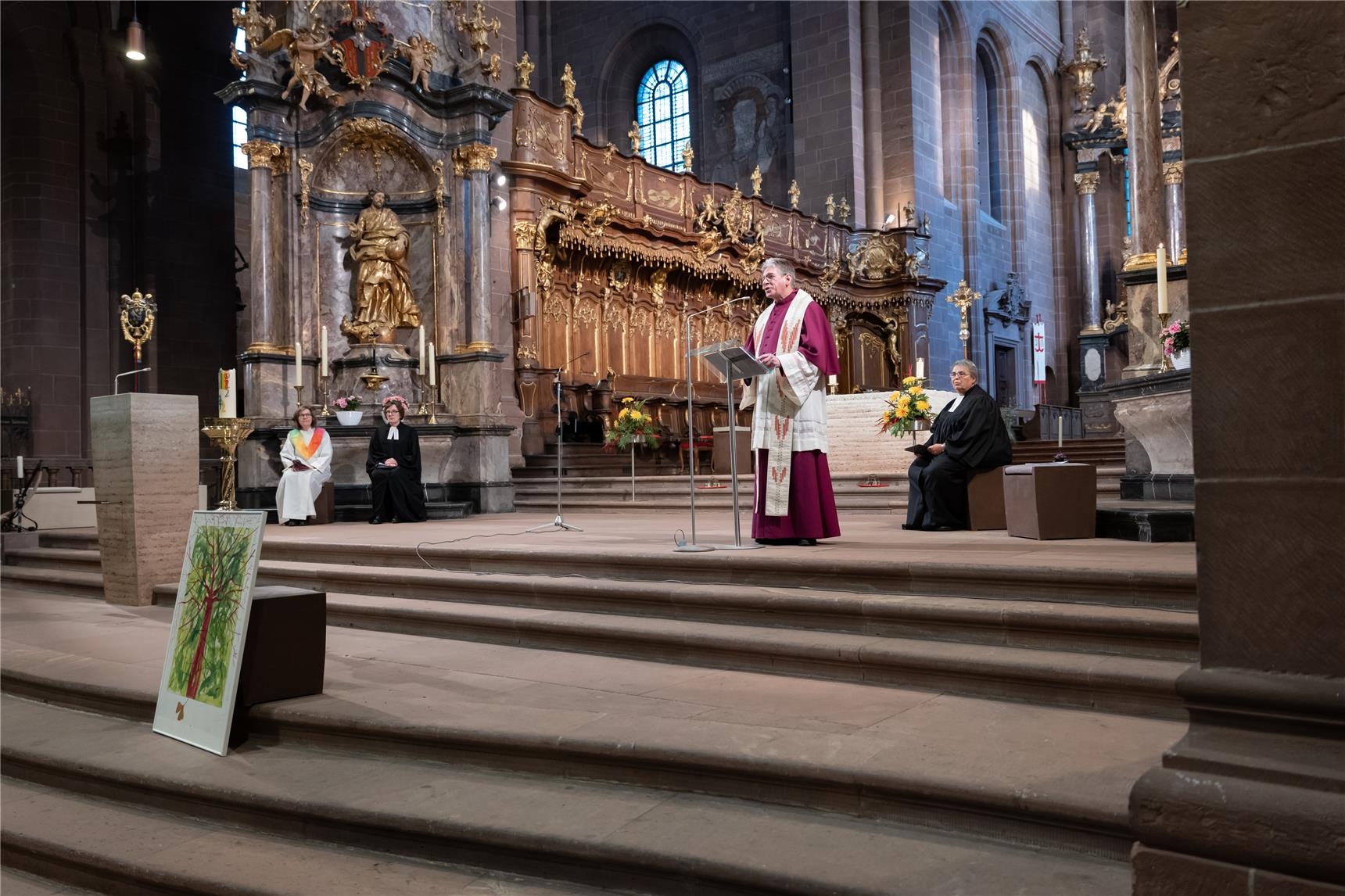 Propst Tobias Schäfer bei der Begrüßung (© Caritasverband Worms e. V., Horst Stange)