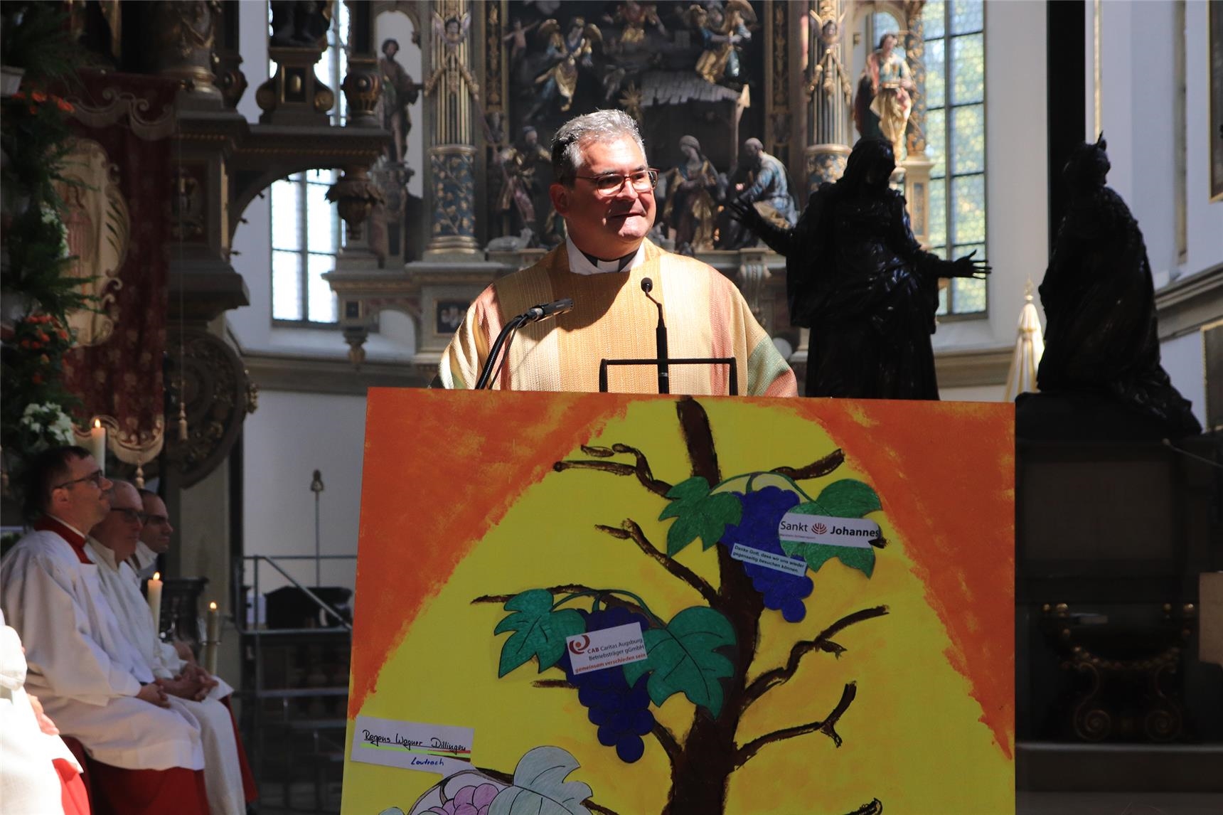Das Foto zeigt Diözesan-Caritasdirektor Domkapitular Dr. Andreas Magg bei seiner Predigt im Wallfahrtsgottesdienst der Menschen mit Behinderungen.  (Bernhard Gattner)