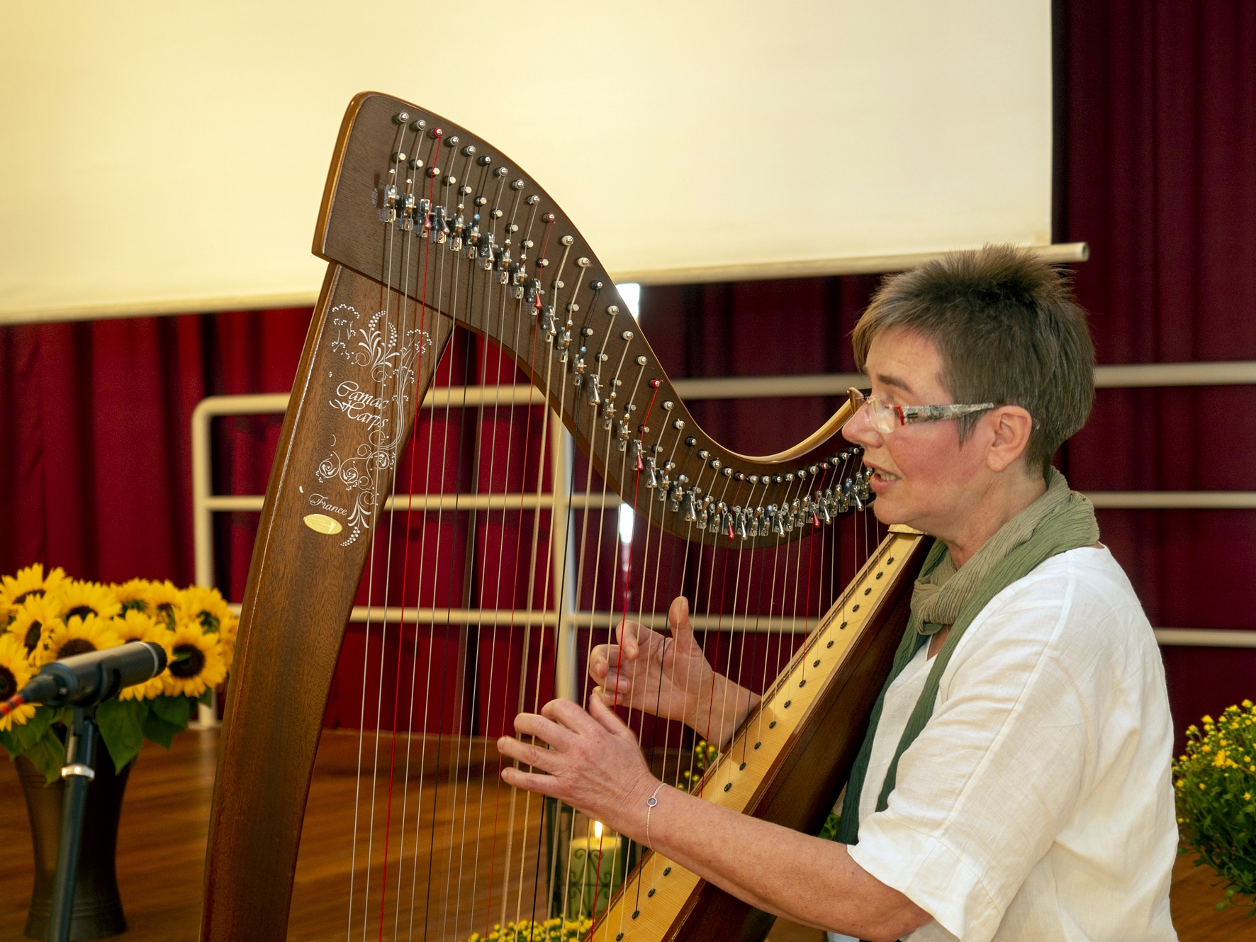 Harfe-Spielerin (Angela Kröll)