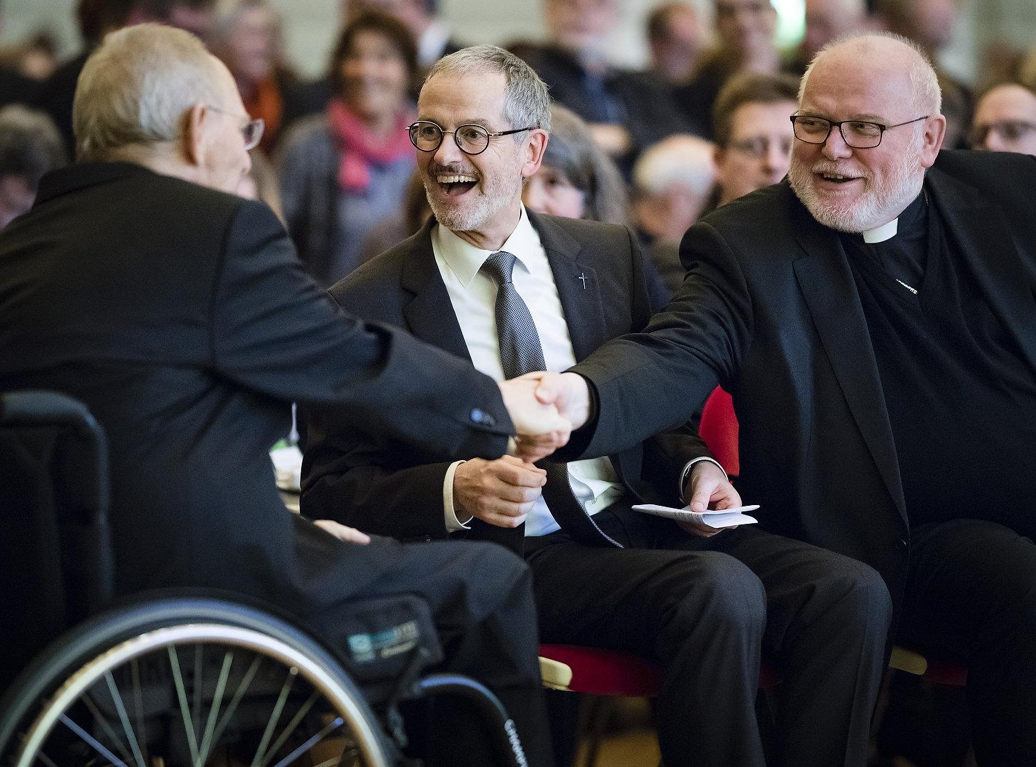 Bundestags-Präsident Wolfgang Schäuble, Caritas-Präsident Dr. Peter Neher und Reinhard Kardinal Marx beim Caritaskongress 2019. (DCV/Xander Heinl)