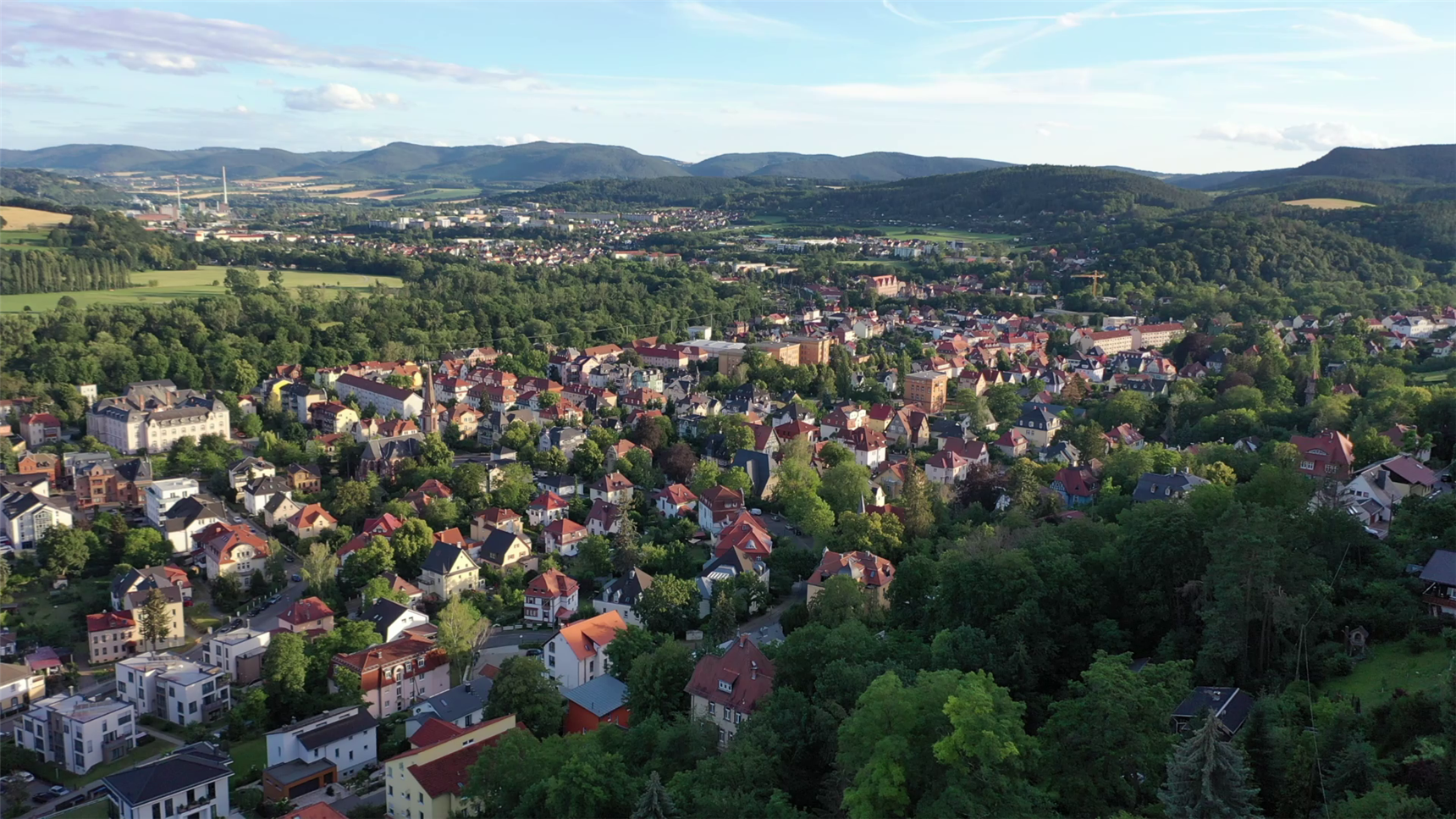 Blick von oben über die Stadtsilhouette Rudolstadts (© Caritas Trägergesellschaft "St. Elisabeth" gGmbH)