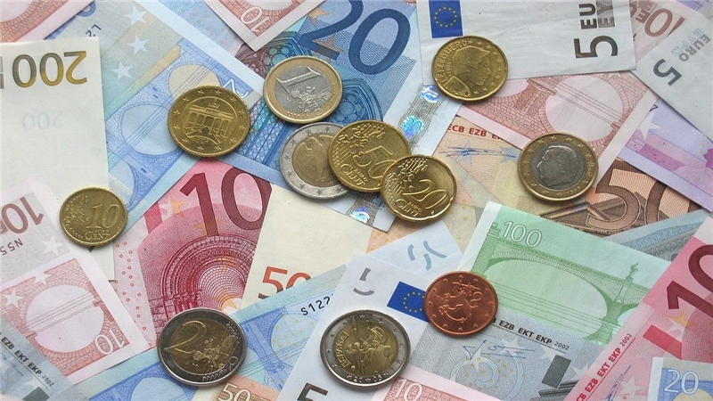 Geldscheine und Münzen in Euro. Fakten zum Bürgergeld