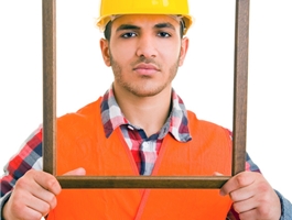 Junge als Bauarbeiter mit Bilderrahmen / © Robert Kneschke - Fotolia.com