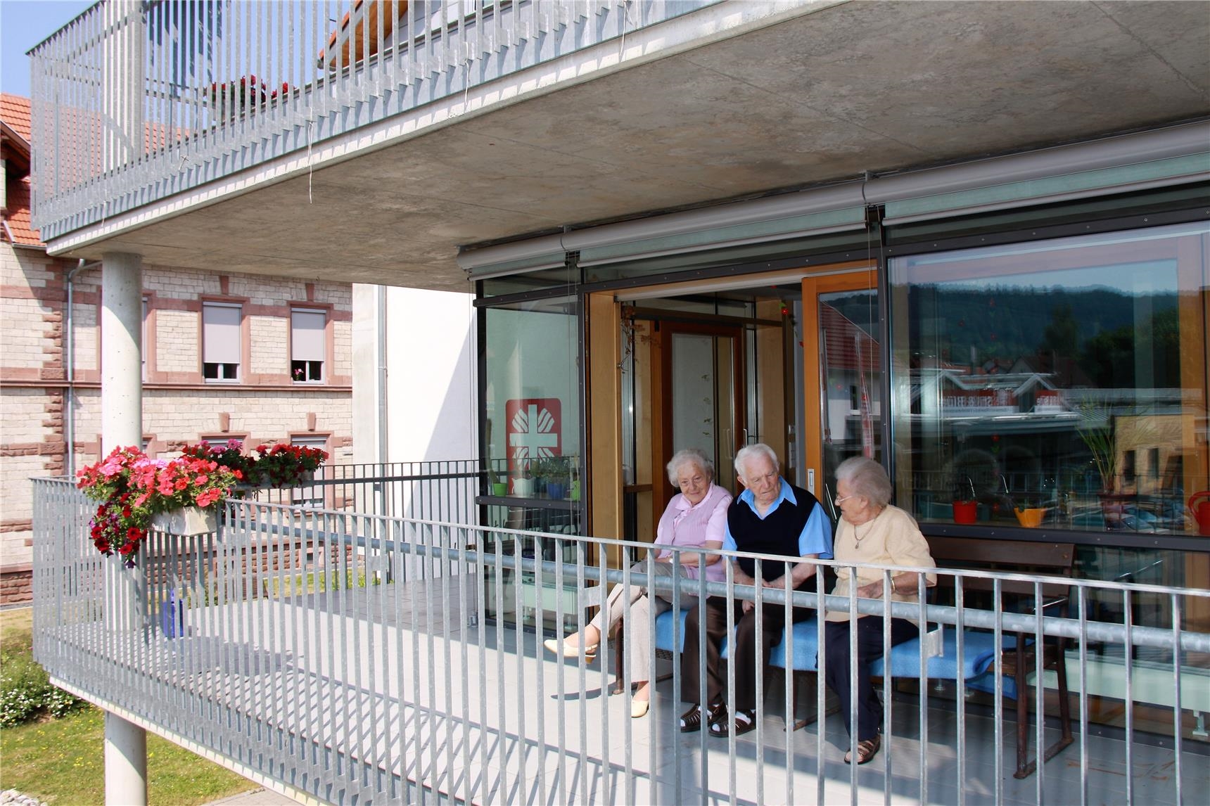 Senioren auf dem Balkon (CV)