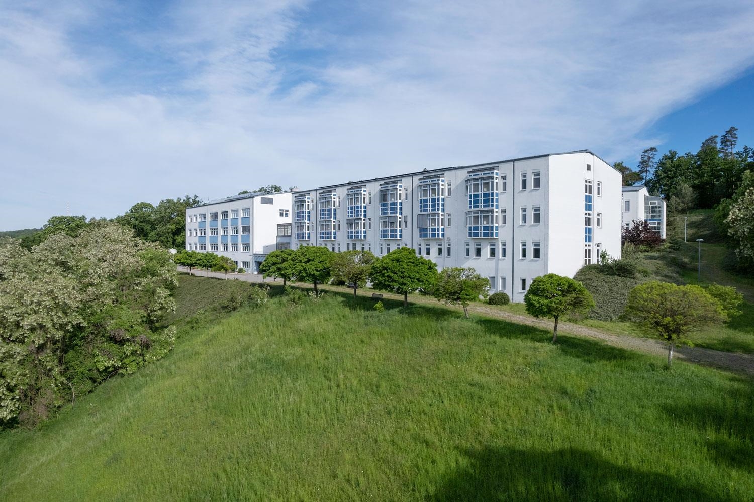 Das Caritas-Krankenhaus St. Maria (ehemals Klinik Donaustauf) ist als Zentrum für Pneumologie und Psychosomatische Medizin ein hoch spezialisiertes Fachkrankenhaus. 