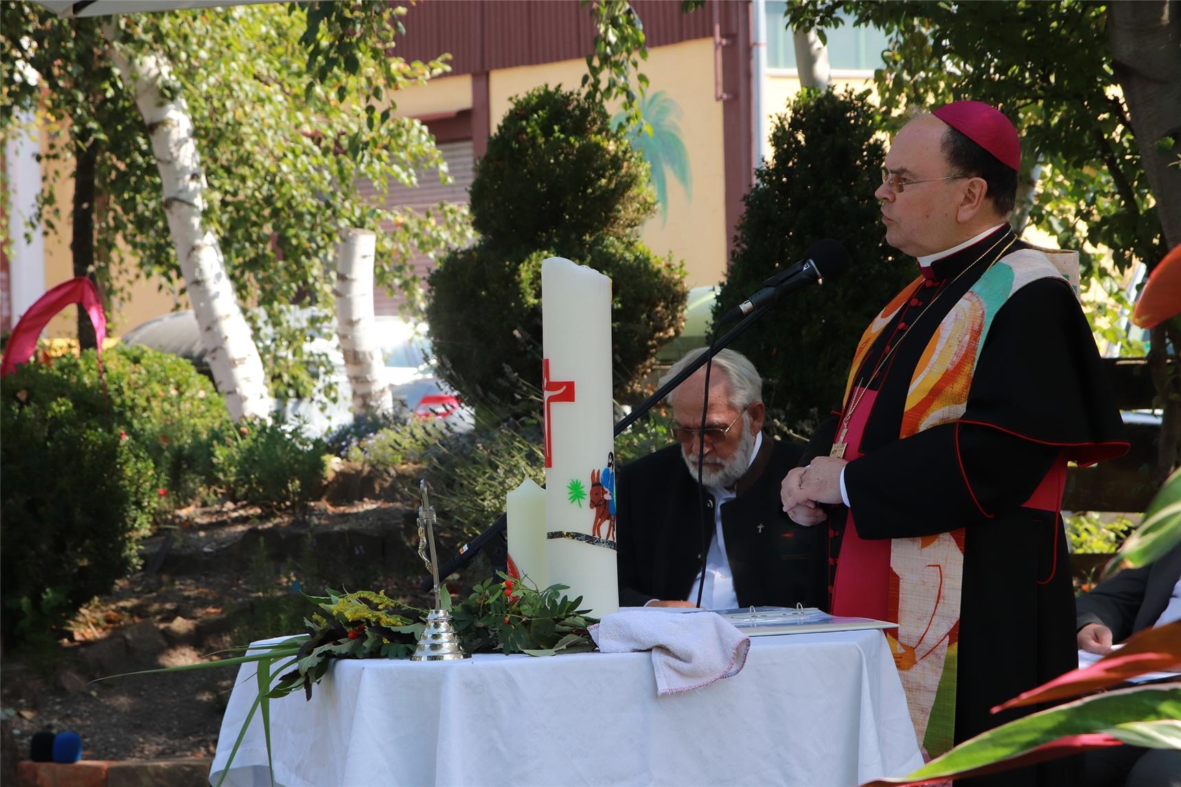 Caritas-Wohnheim Bischof Meier übermittelte herzliche Grüße des Papstes (Bernhard Gattner)