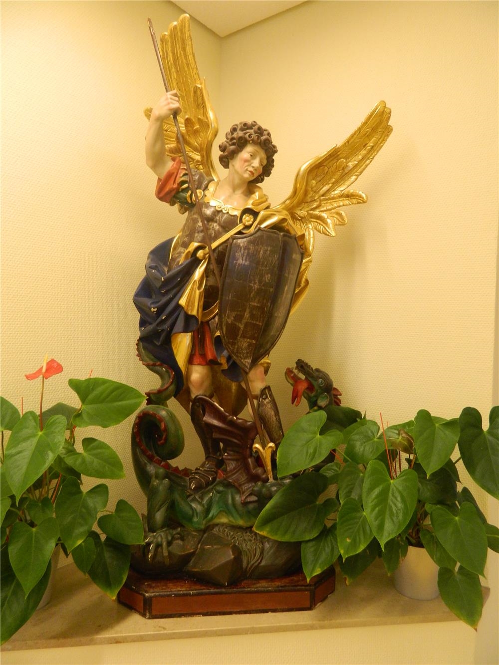 Figur des heiligen Erzengels St. Michael (St. Michael)