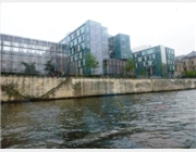 Bürogebäude des Bundestags vom Wasser aus