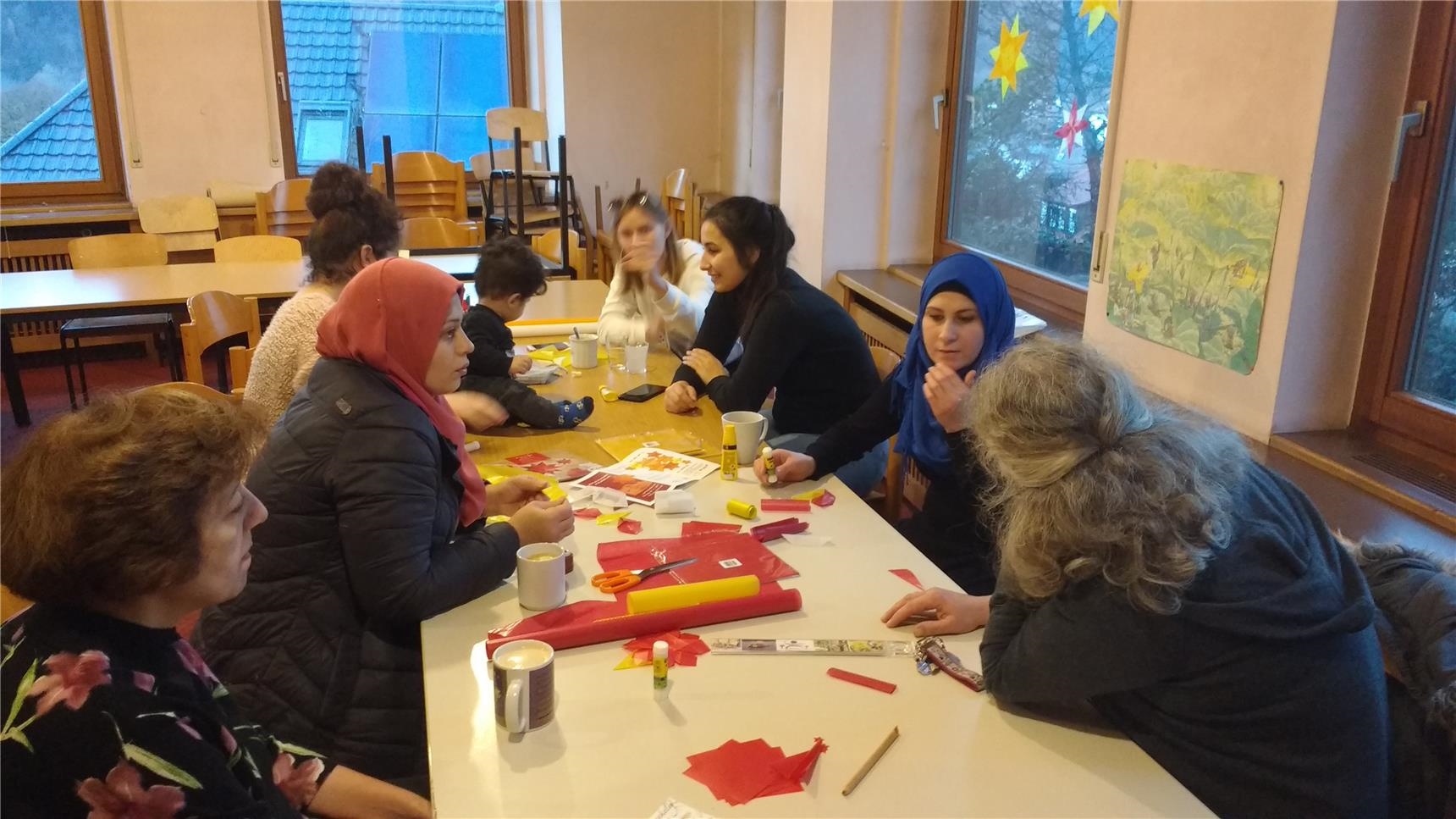 Frauenprojekt Sternebasteln im Frauencafé 
