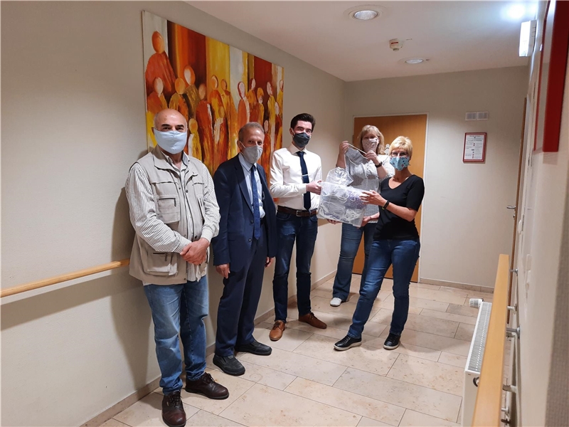 2020_07_Flüchtlingshilfe im Quartier spendet Masken an Liebfrauenstift