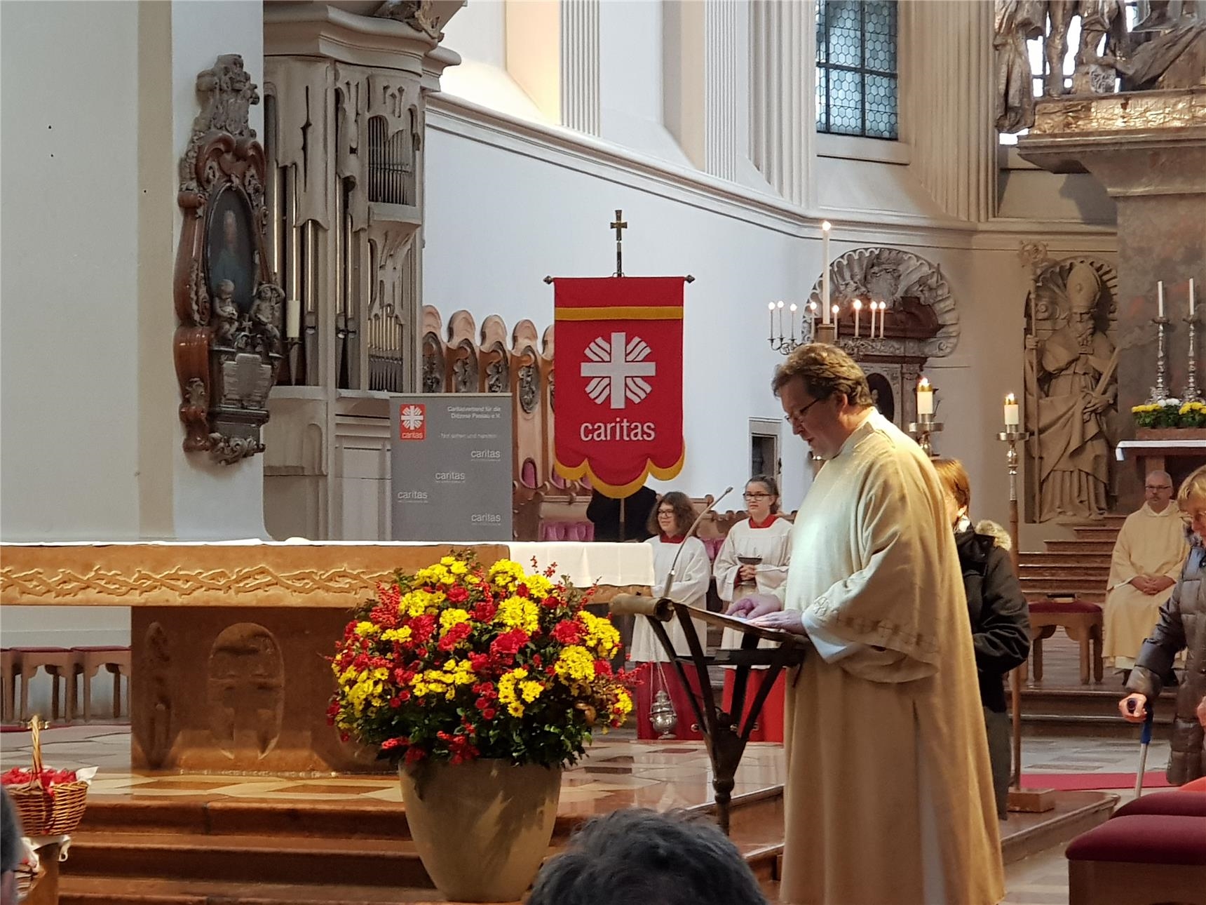 Ehrenamtstag am 25.11.2017 - Caritasvorstand Diakon Konrad Niederländer beim  Gottesdienstes im Passauer Dom (Geisler)