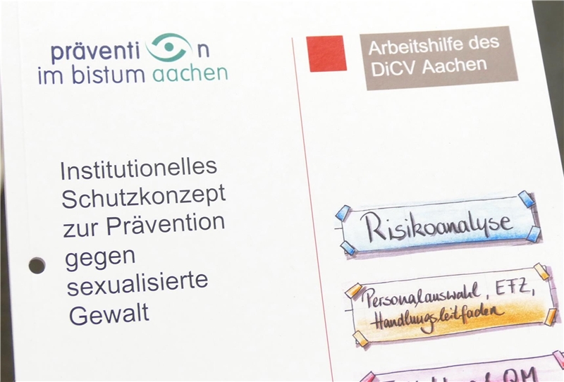 Titelbild der Arbeitshilfe des DiCV Aachen zur Erstellung eines „Institutionellen Schutzkonzeptes zur Prävention gegen sexualisierte Gewalt“