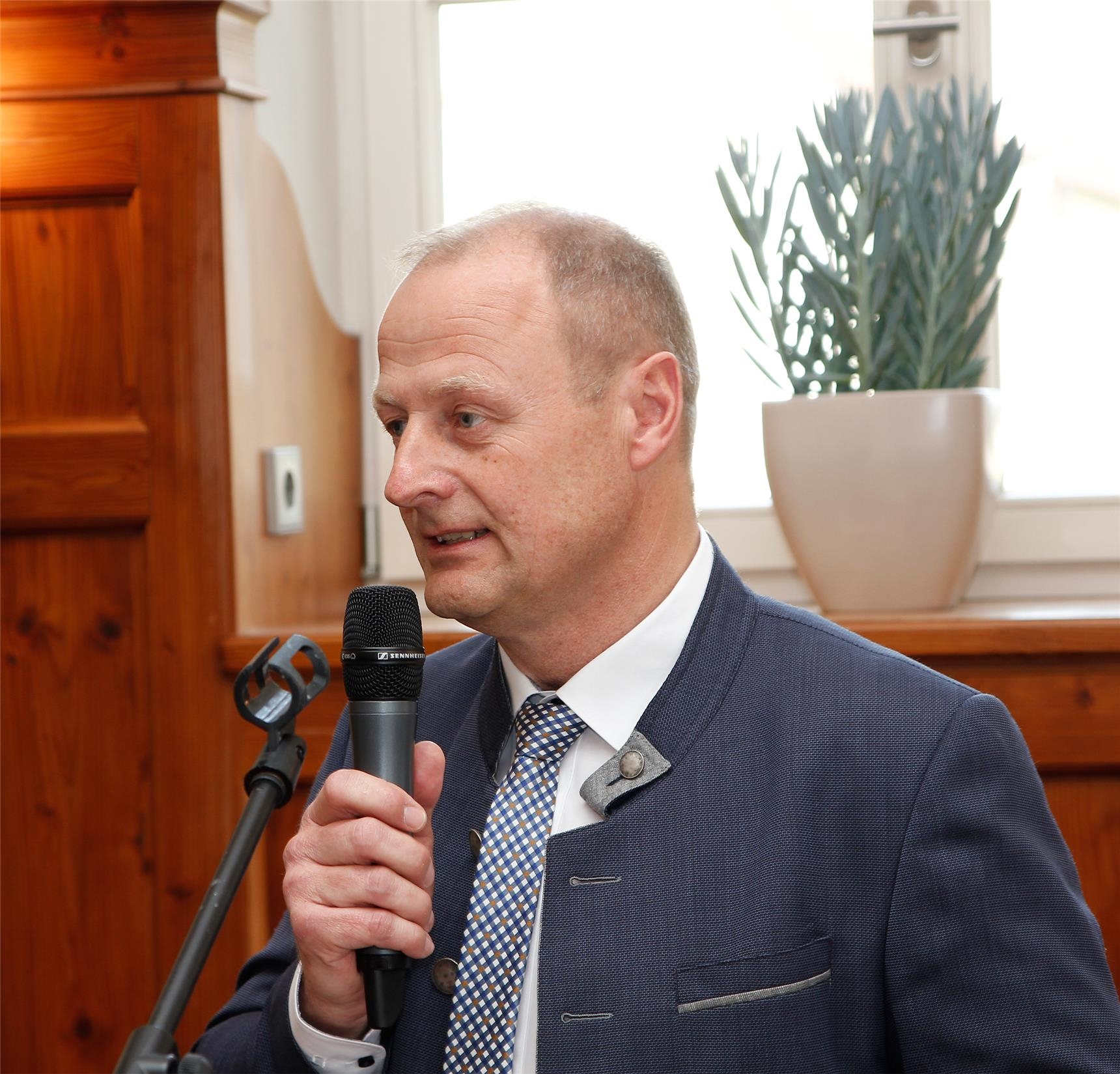 Manfred Brummer 1. Bürgermeister von  Allmannshofen (Bernhard Gattner)