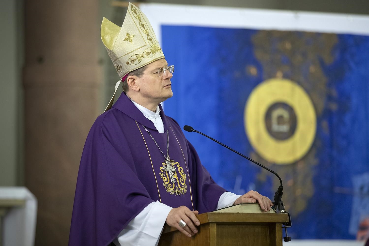 Bischof hält eine Rede auf dem Caritaskongress 2019 (DCV/Janine Schmitz)