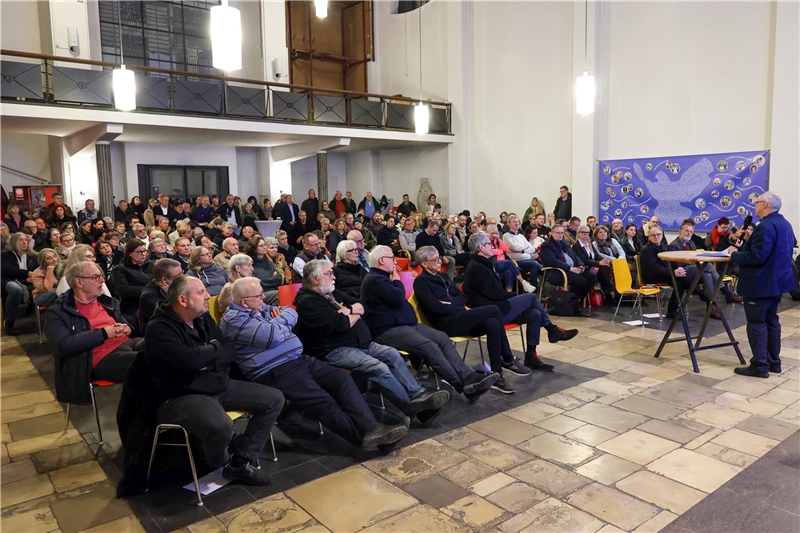 Rund 200 Besucher beim Bürgerdialog in der Caritaskirche