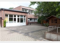 Ein Blick in den Pausenhof der Förderschule Die Gute Hand im Heilpädagogischen Kinderdorf Biesfeld