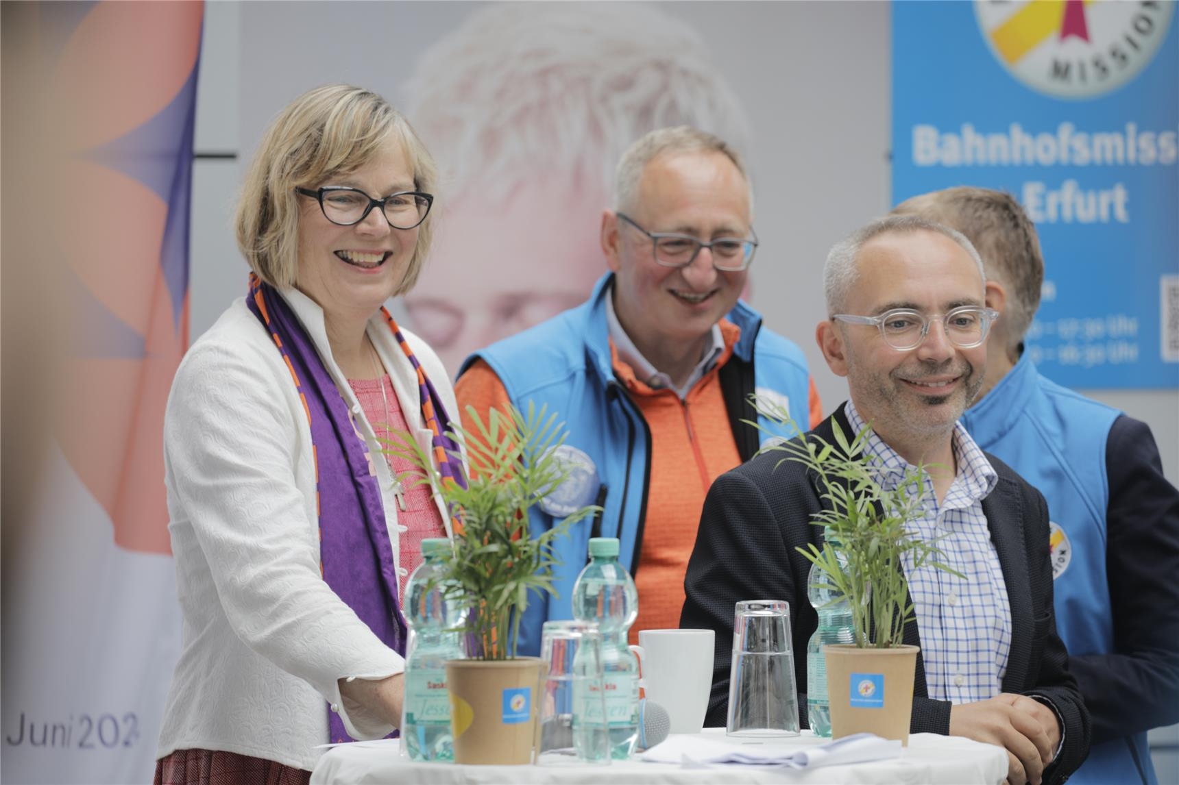 DCV- Präsidentin E. M. Welskop-Deffaa und Dr. Hubertus Schönemann bei Bahnhofsmission Erfurt (Ralf Gerard)