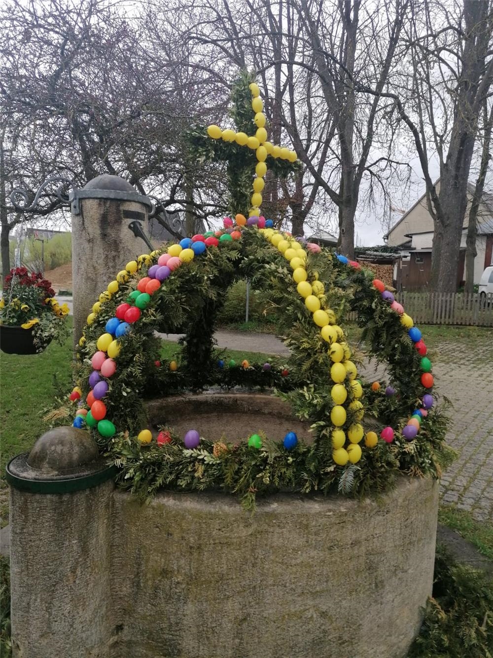 Osterbrunnen Raigering 2 (Foto: Berta Kraus)