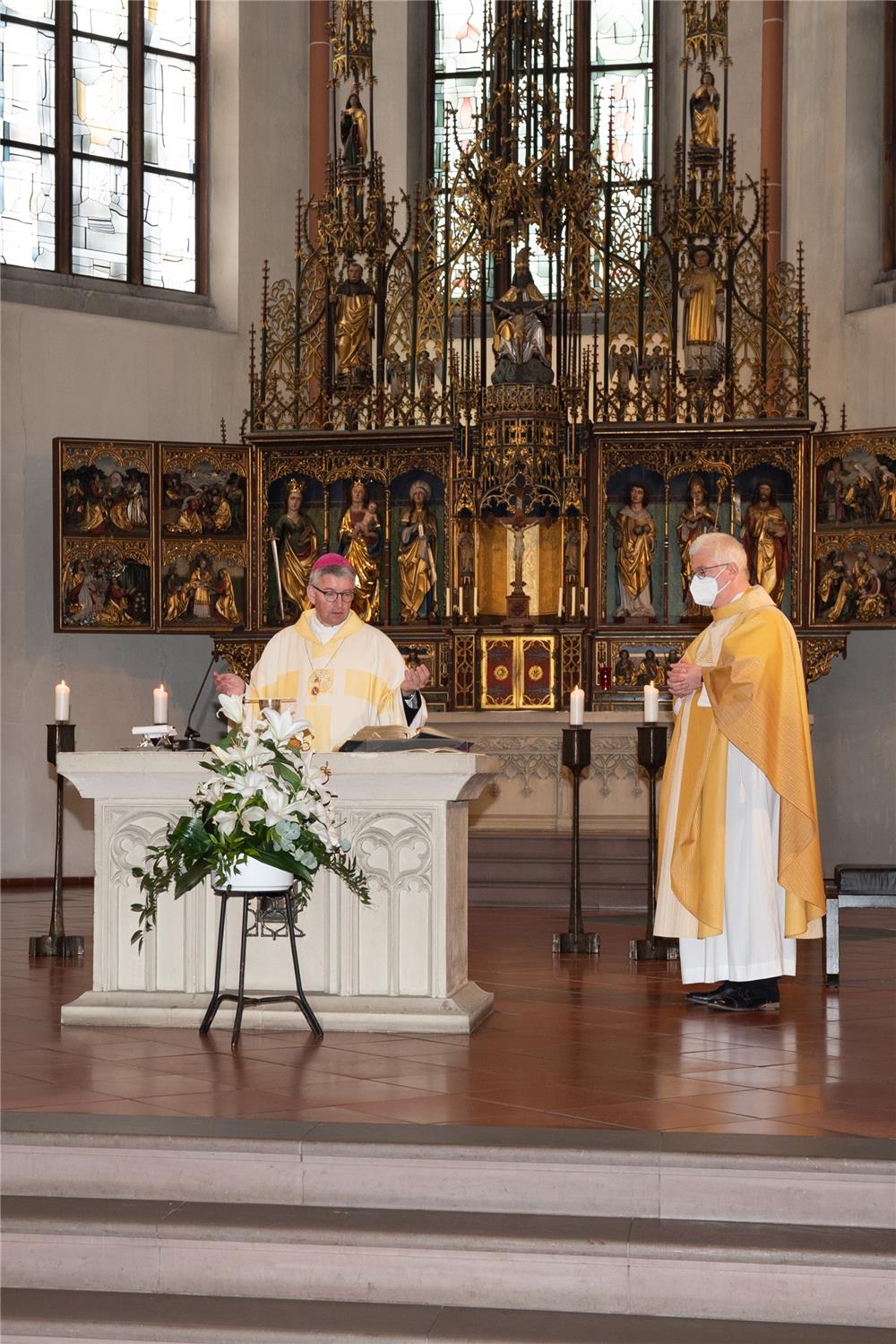 2 Priester am Altar (Quelle: Anja Schaal)