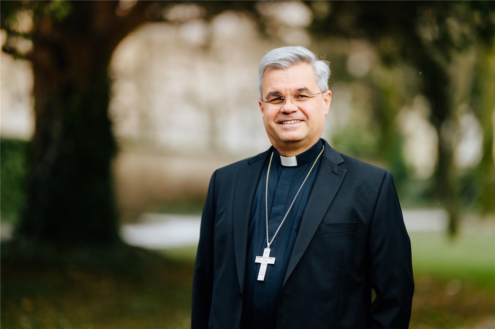 Neuer Erzbischof im Erzbistum Paderborn ist Dr. Udo Markus Bentz. Papst Franziskus hat den 56-jährigen bisherigen Mainzer Weihbischof und Generalvikar zum 67. Bischof und fünften Erzbischof von Paderb
