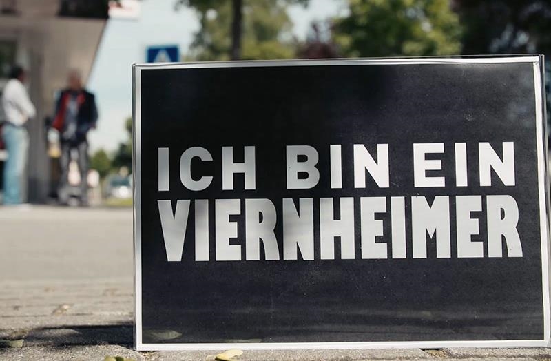 Schild "Ich bin ein Viernheimer" (Deutscher Caritasverband e. V.)