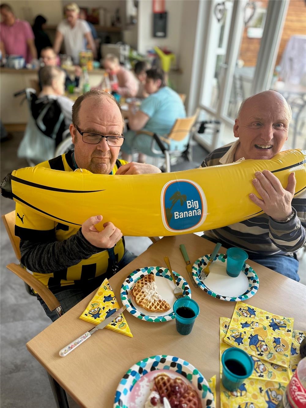 bewohner von St. gabriel mit aufblasbarer Banane 