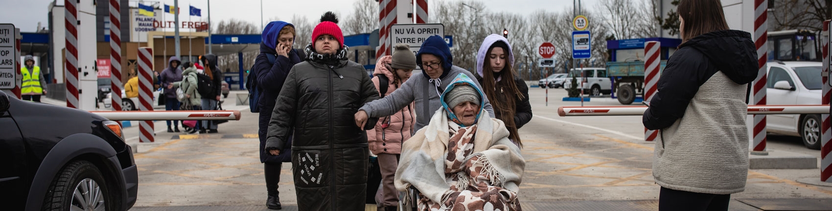 Menschen an der ukrainisch-moldawischen Grenze