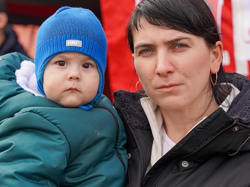Mutter und Kind Ukraine Flucht
