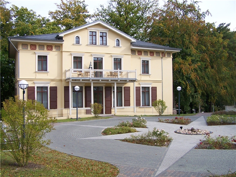 Die historische Villa Stella Maris, die Ferienwohnanlage des Deutschen Katholischen Blindenwerkes befindet sich auf dem Gelände. 