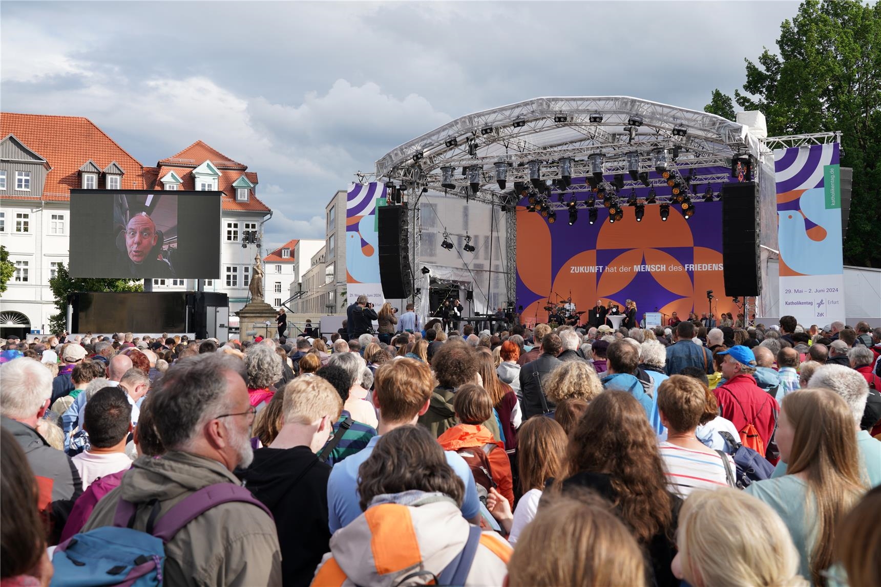 Feierliche Eröffnung auf dem Erfurter Domplatz mit Moderation und Prominenz 