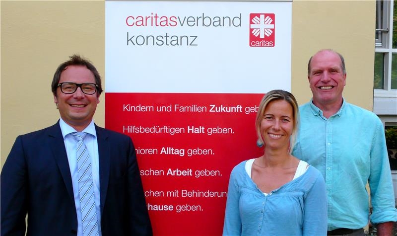 Gruppenbild vor Caritasbanner (Caritas Konstanz)