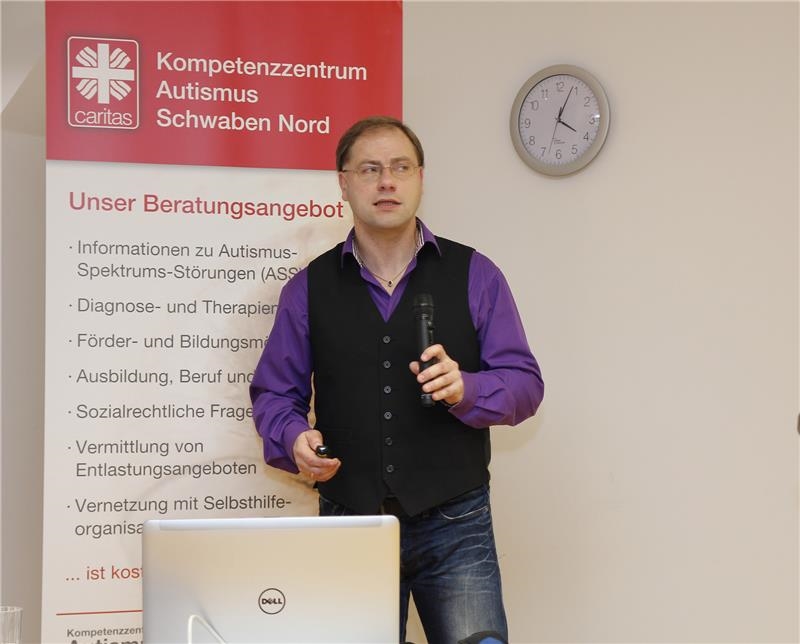 Der promovierte Geophysiker Dr. Peter Schmidt erzählte über seine beruflichen Erfahrungen als Autist.  (Bernhard Gattner)