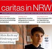 Das Titelfoto der Zeitschrift Caritas in NRW zeigt einen Jugendlichen vor einer Wand. 