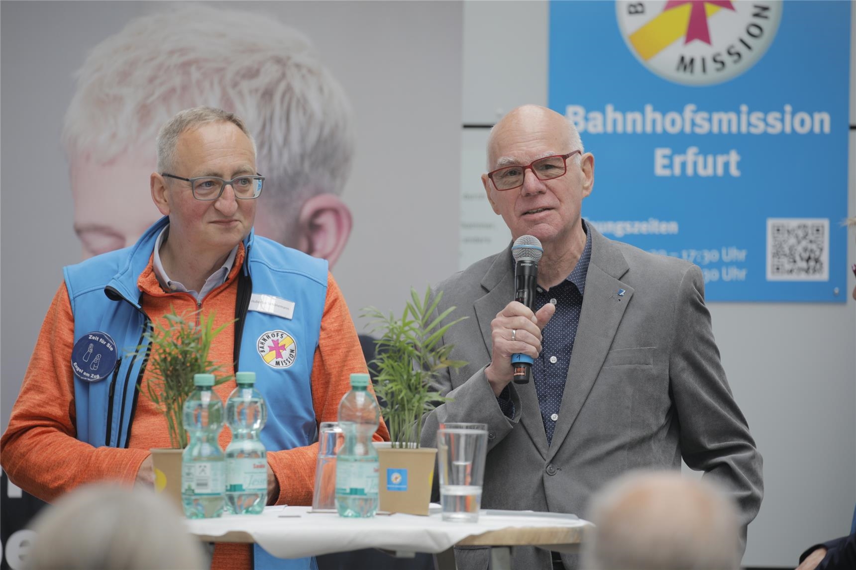 Diskussion bei Veranstaltung Friedensort Bahnhofsmission (Ralf Gerard)