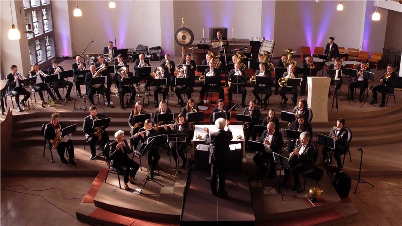Foto des Orchesters beim Benefizkonzert in der Kirche St. Bernhard in Wittlich 