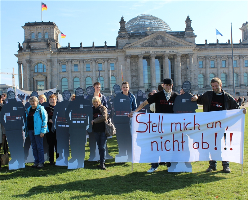 Abschluss der Kampagne "Stell mich an, nicht ab!" vor dem Reichstag (Benjamin Mohrich)