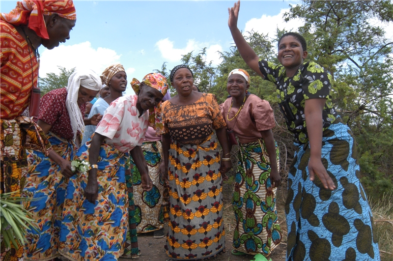 Frauen in Tansania (Gerd Schnitzler)