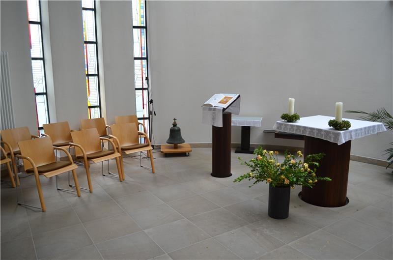 Raum der Stille und des Gebetes: Das Bild zeigt den Altar der Kapelle im Kardinal-von-Galen-Stift.